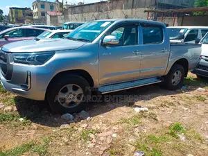Toyota Hilux 2020 Gray