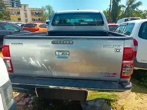 Toyota Hilux 2020 Gray