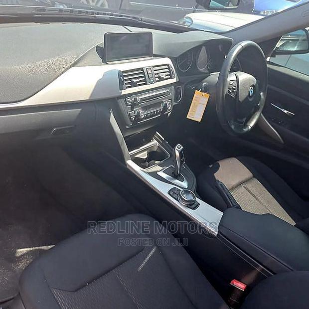 BMW 320i 2016 Gray - thumbnail 2