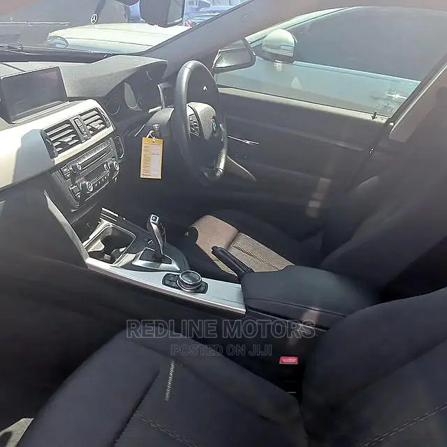 BMW 320i 2016 Gray