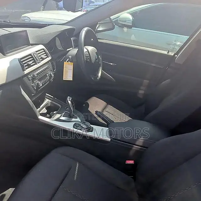 BMW 320i 2016 Gray