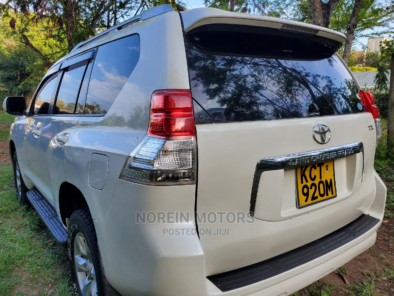 Toyota Land Cruiser Prado 2012 Off White