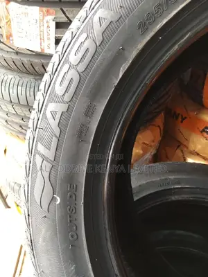 235/55r18 Lassa