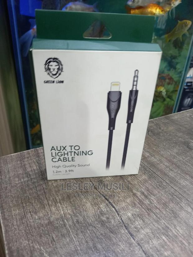 Green Lion Aux to Lighting Cable 1.2m - thumbnail 2