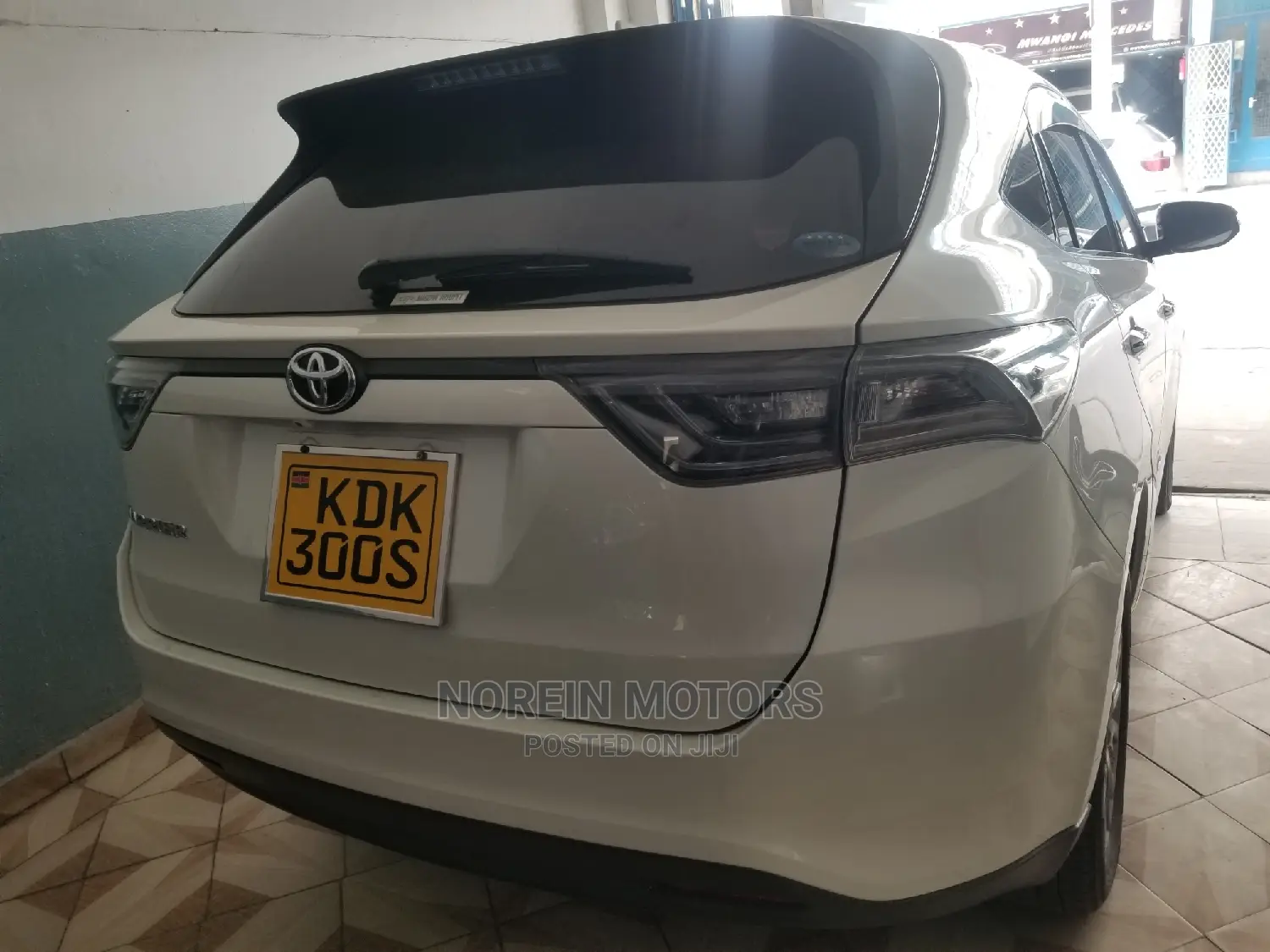 Toyota Harrier 2.0 4WD 2015 White