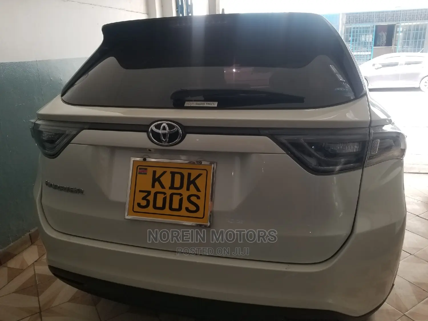 Toyota Harrier 2.0 4WD 2015 White