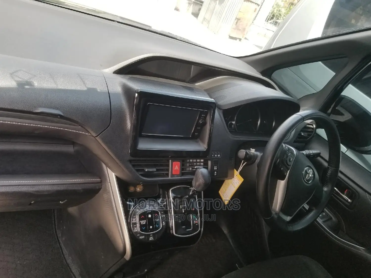 Toyota Esquire 2.0 AWD (7 Seater) 2015 Black