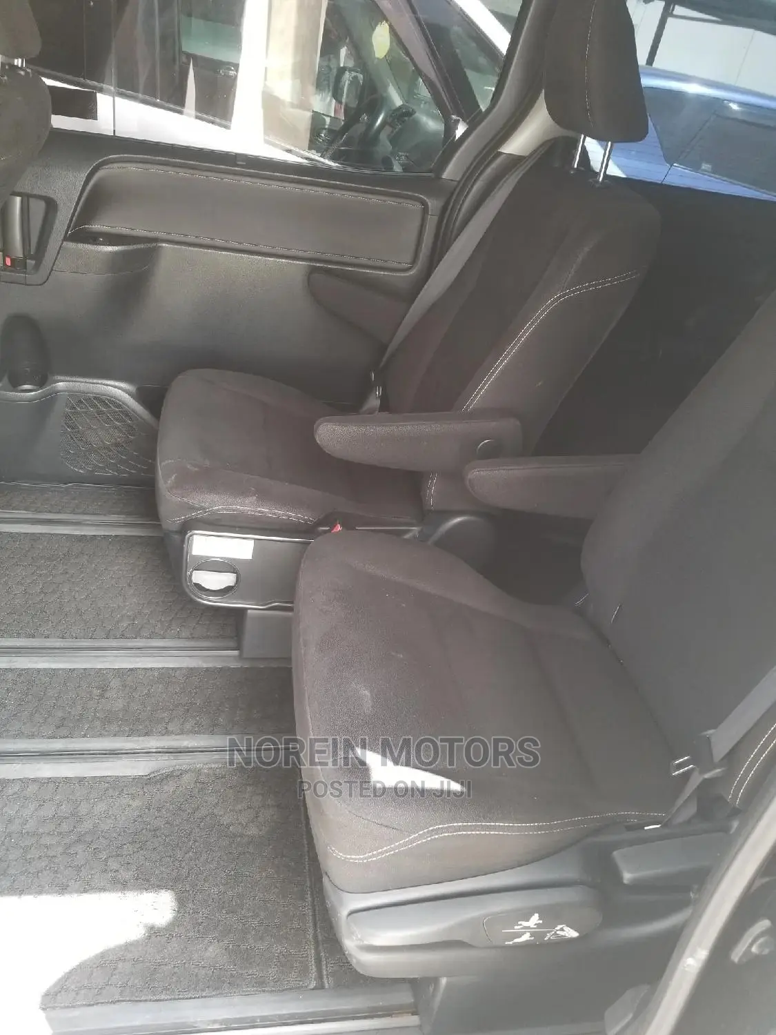 Toyota Esquire 2.0 AWD (7 Seater) 2015 Black