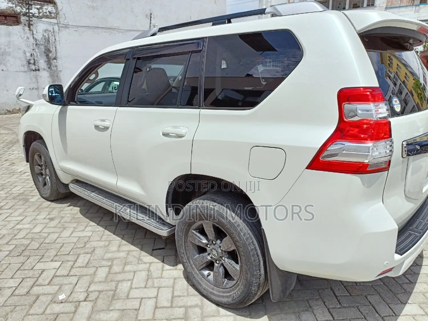 Toyota Land Cruiser 2015 White