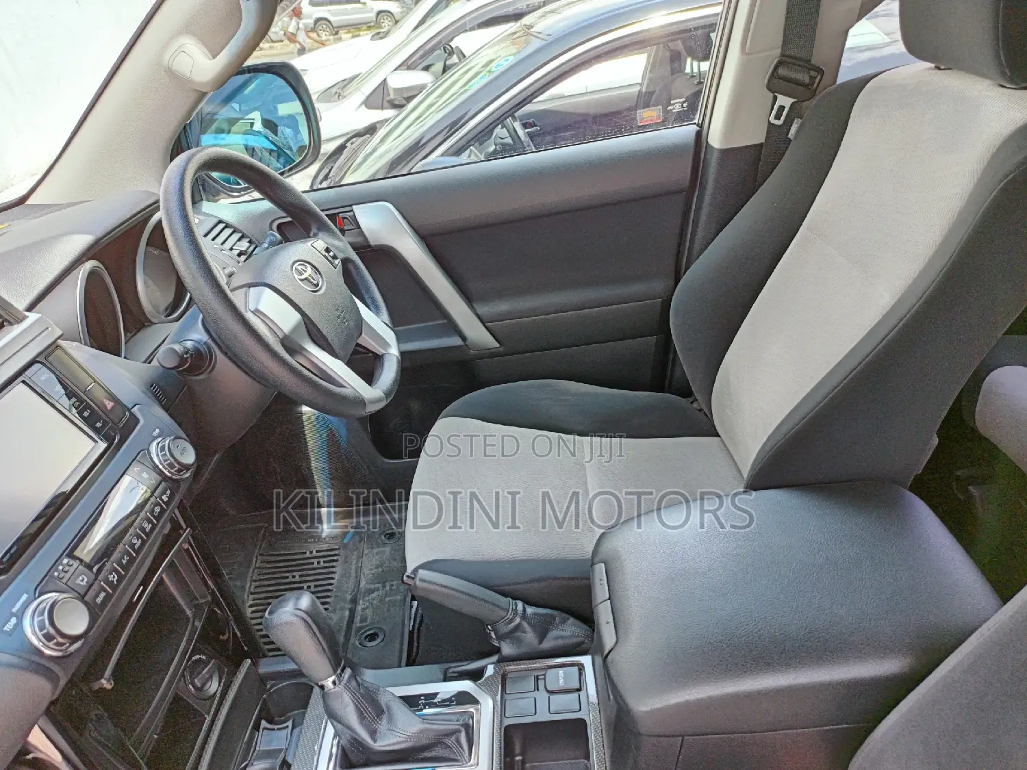Toyota Land Cruiser 2015 White