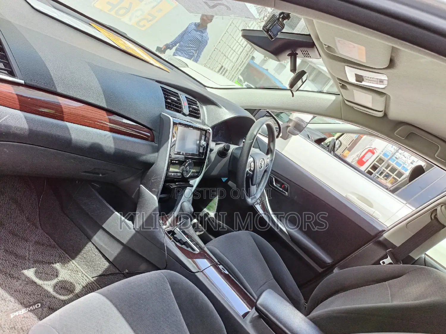 Toyota Premio 2016 Silver