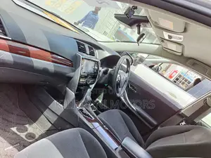 Toyota Premio 2016 Silver