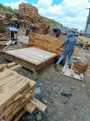 King Size Pallet Bed