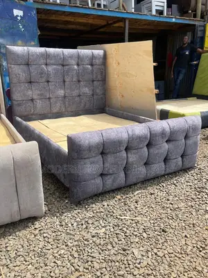 5/6 Tufted Bed