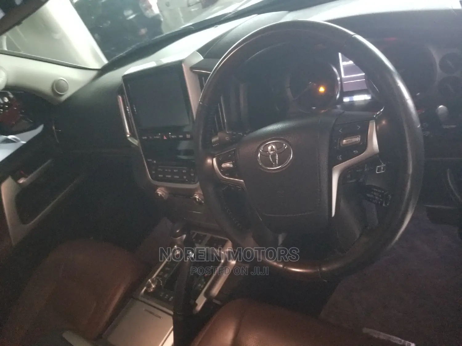 Toyota Land Cruiser 4.6 V8 ZX 2015 Silver