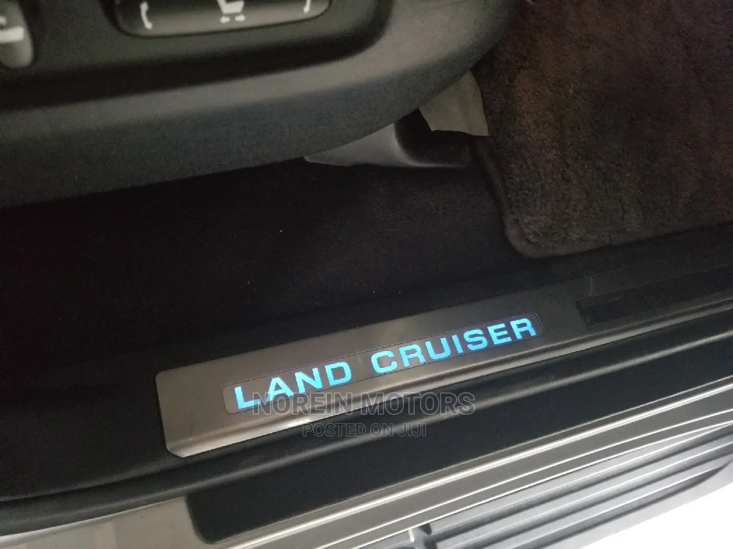 Toyota Land Cruiser 4.6 V8 ZX 2015 Silver
