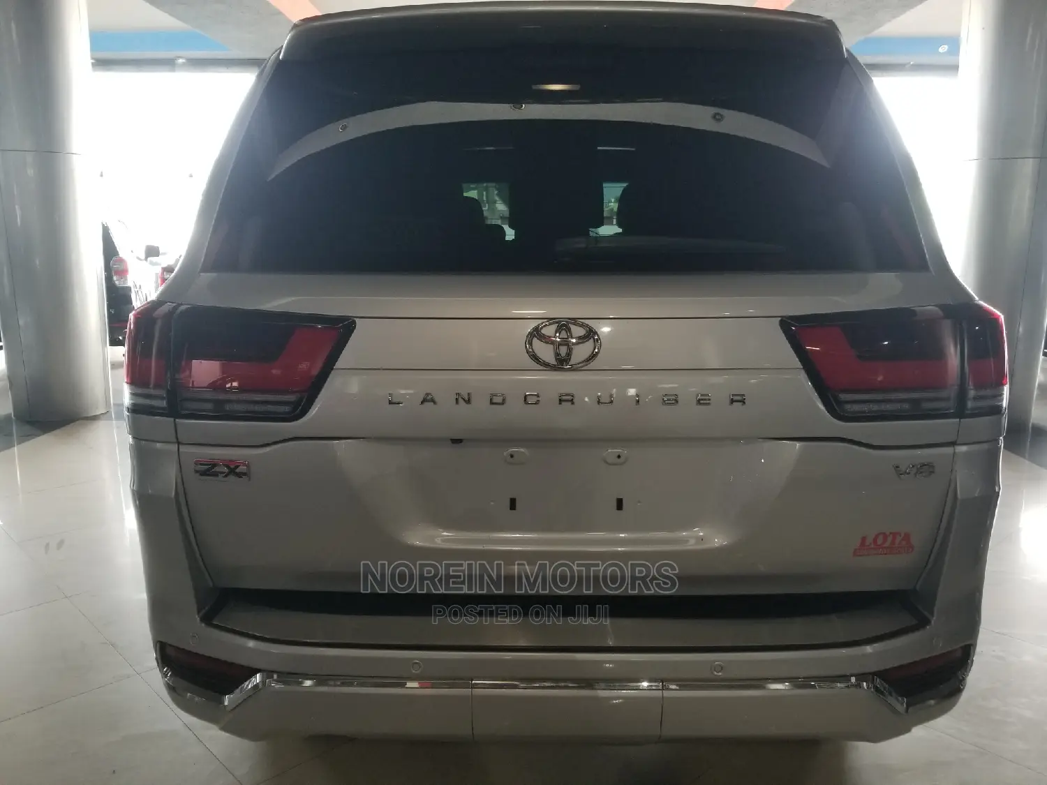 Toyota Land Cruiser 4.6 V8 ZX 2015 Silver