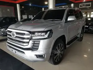 Toyota Land Cruiser 4.6 V8 ZX 2015 Silver
