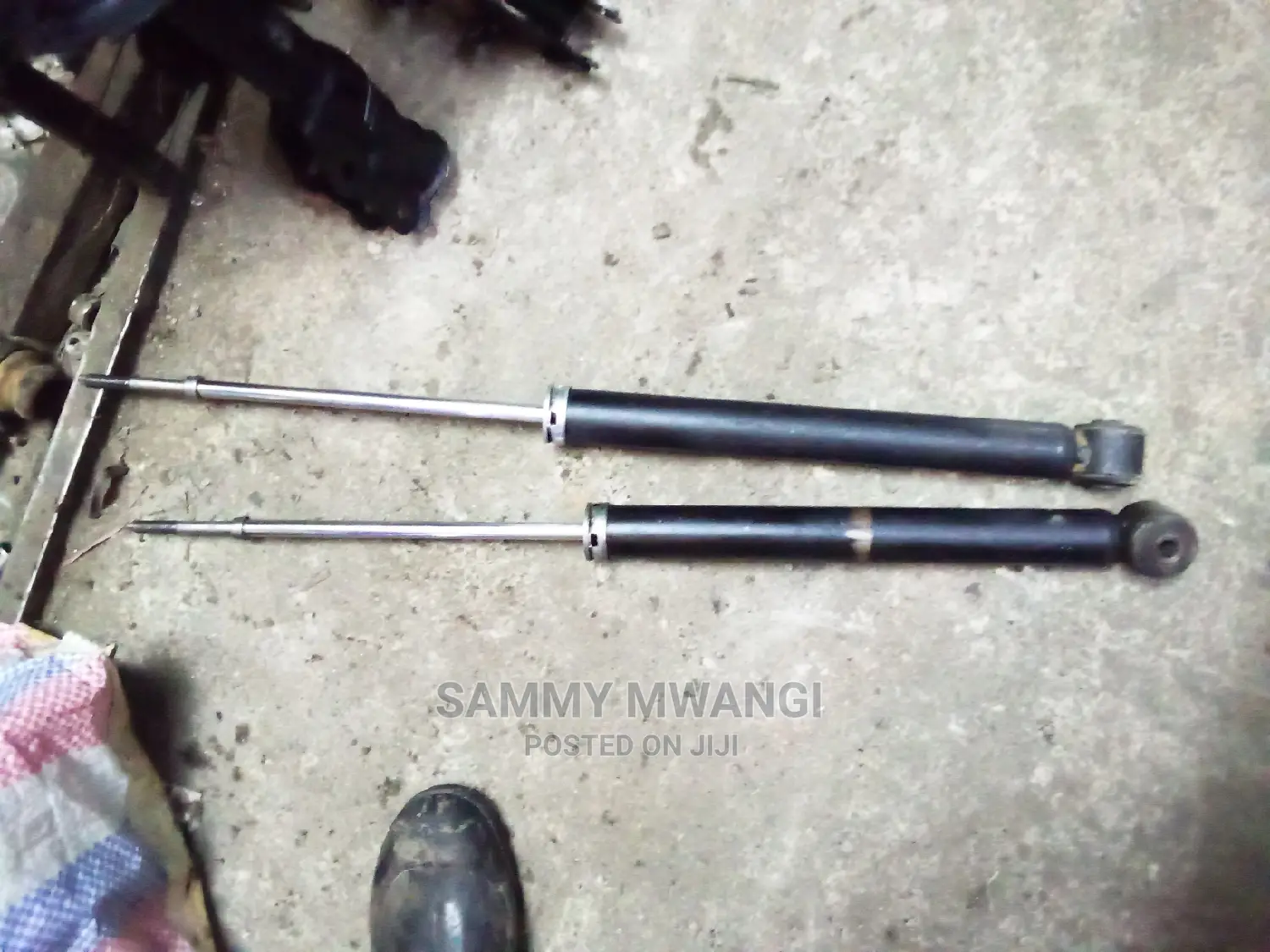 Toyota Ractis Rear Shocks