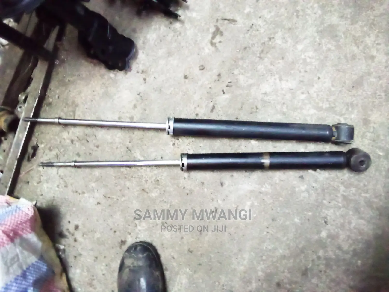 Toyota Ractis Rear Shocks