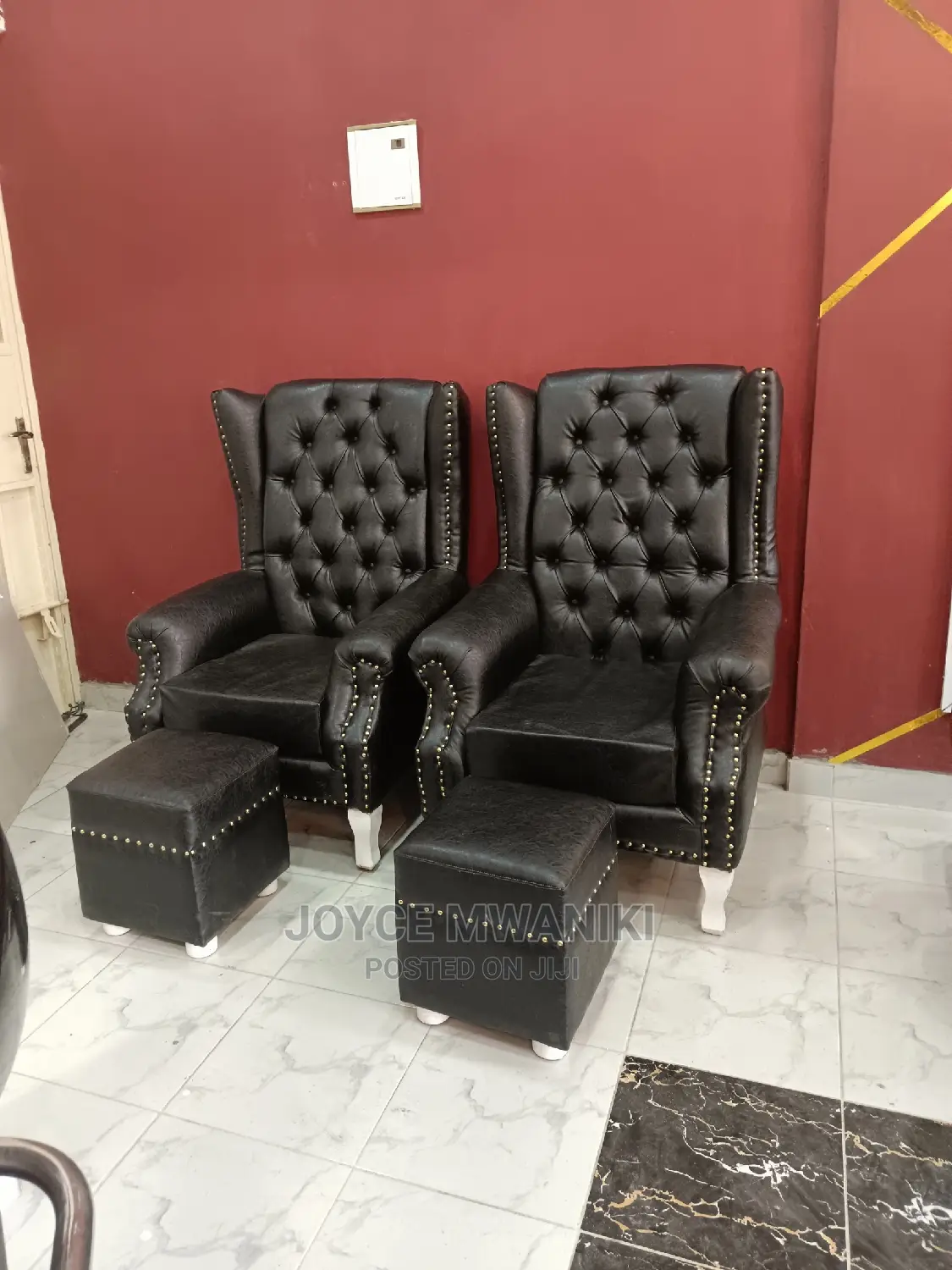 2 King Chairs and 2 Poufs