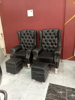 2 King Chairs and 2 Poufs