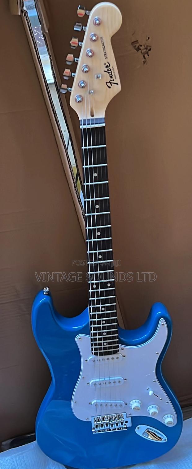 Fender Electric Guitar Solo/ Rythm Guitar - thumbnail 3