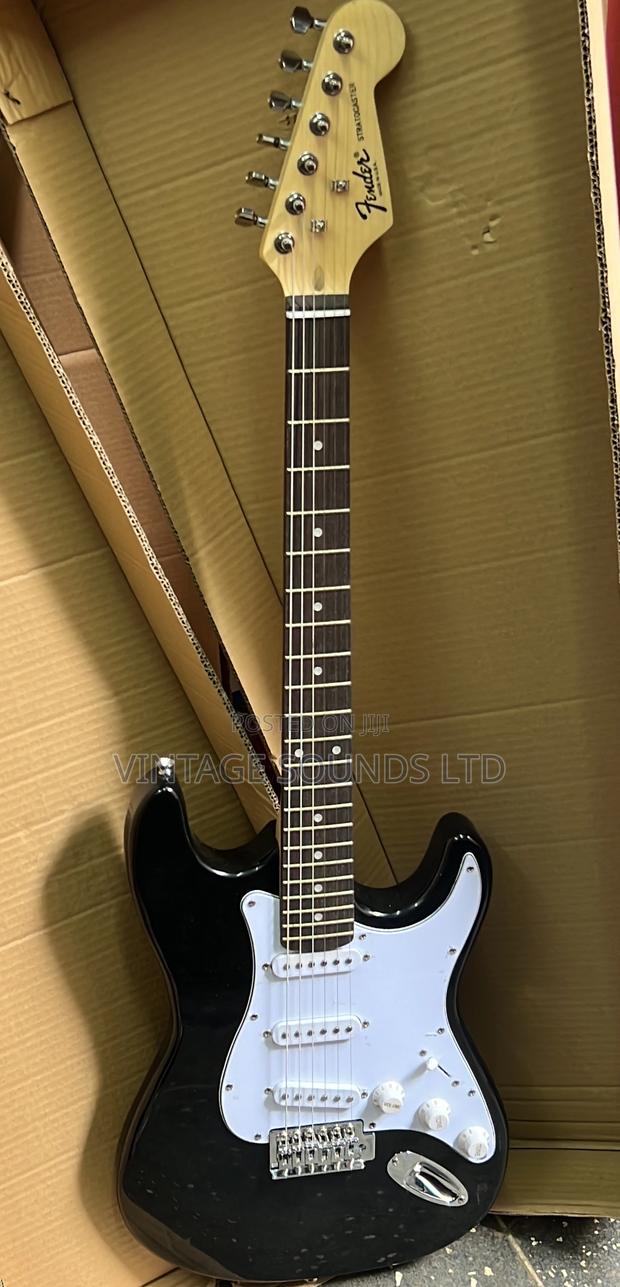 Fender Electric Guitar Solo/ Rythm Guitar - thumbnail 5