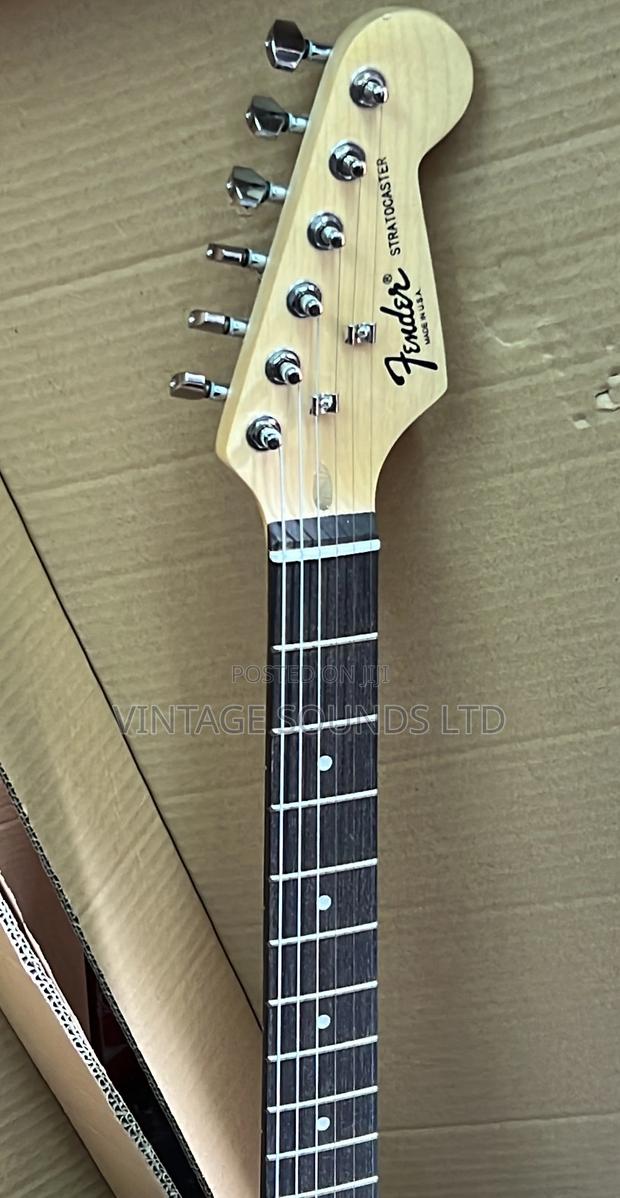 Fender Electric Guitar Solo/ Rythm Guitar - thumbnail 7