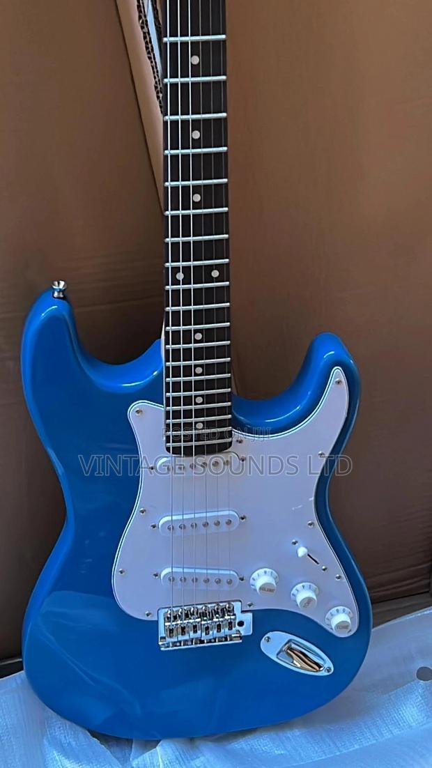 Fender Electric Guitar Solo/ Rythm Guitar - thumbnail 4