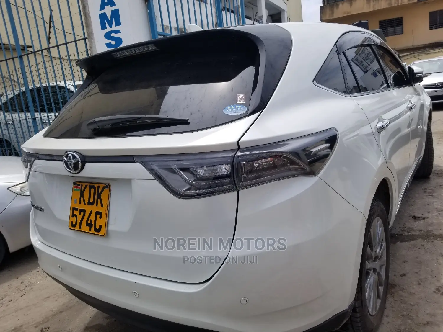 Toyota Harrier 2.0 4WD 2016 White