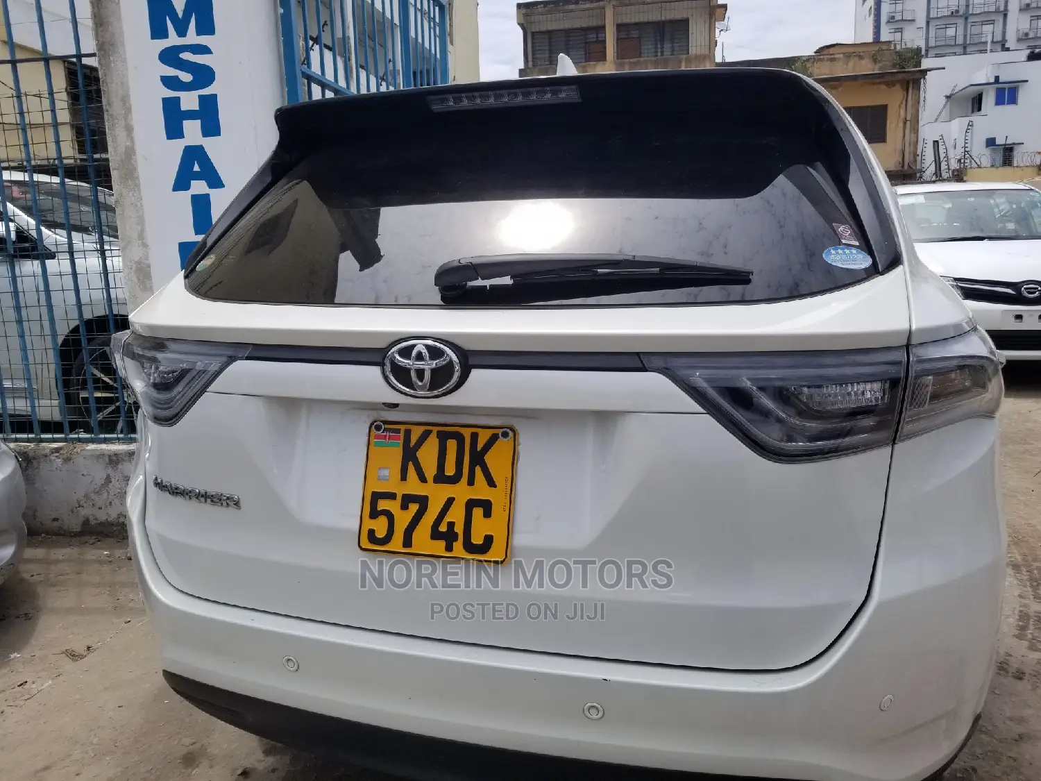 Toyota Harrier 2.0 4WD 2016 White