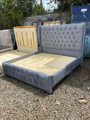 6/6 Tufted Bed