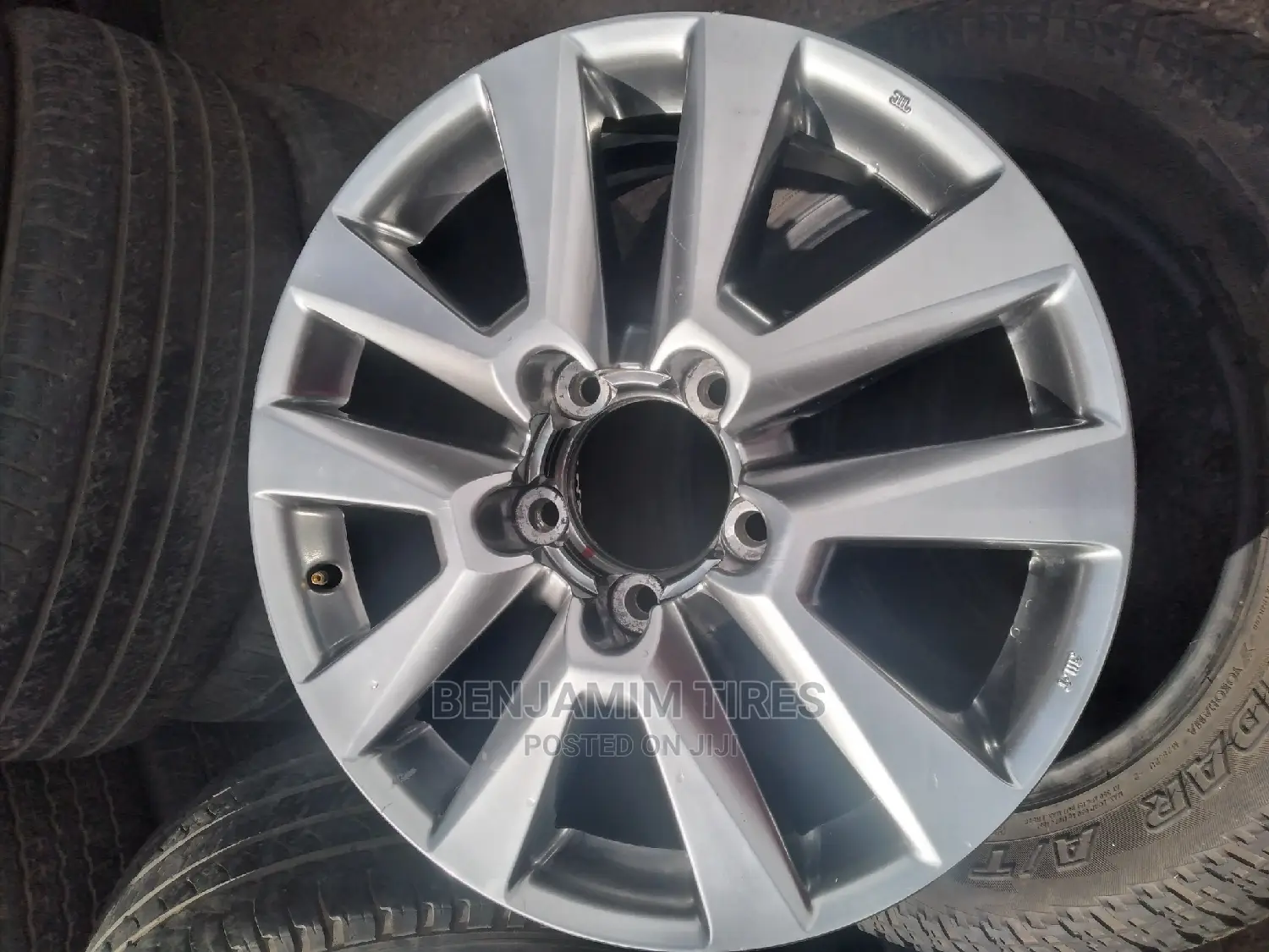 Original Rim Size 20 Inch for Landcruiser V8.