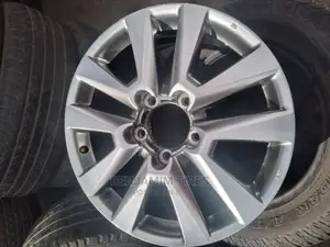 Original Rim Size 20 Inch for Landcruiser V8.