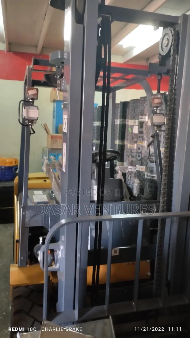 Fork Lift 3tonne (Diesel Engine) - thumbnail 3