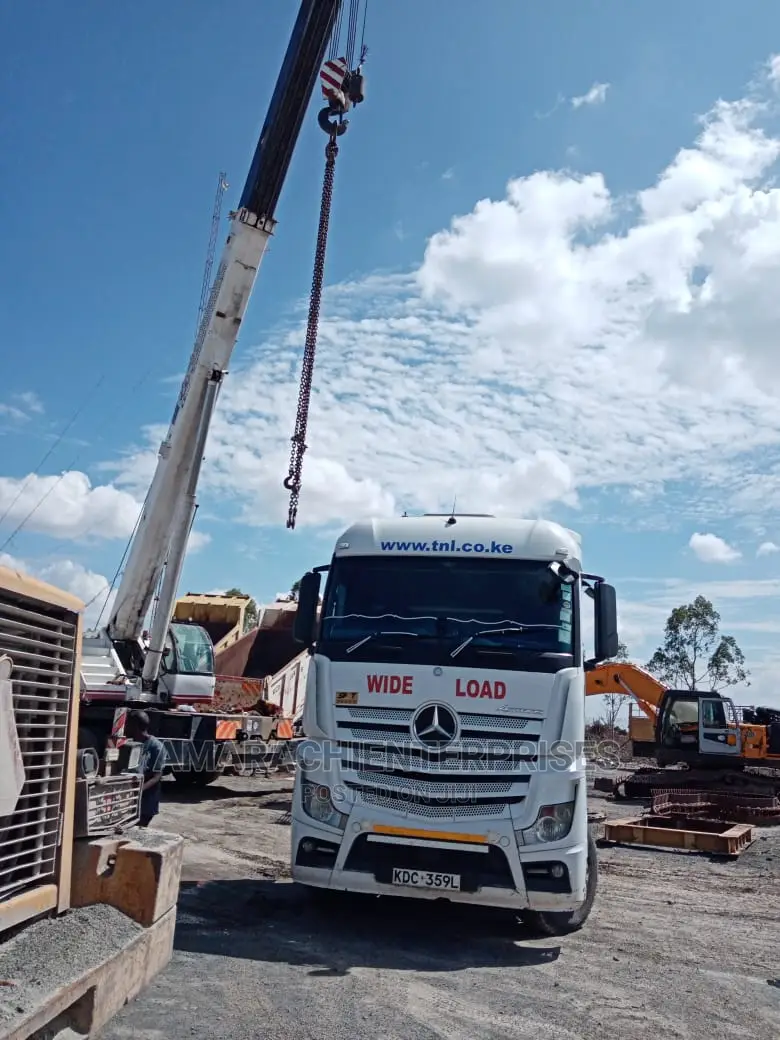 Containers Cranes Forklift Lowloaders