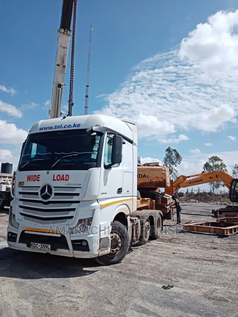 Containers Cranes Forklift Lowloaders