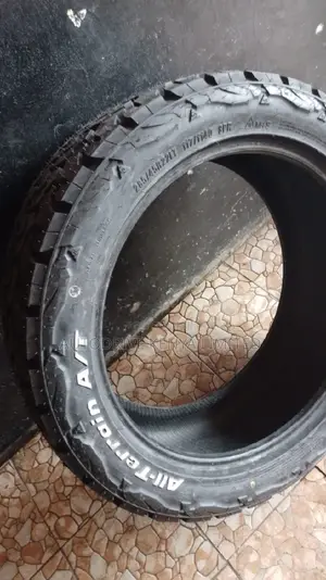 285/45r22 Yusta A/T