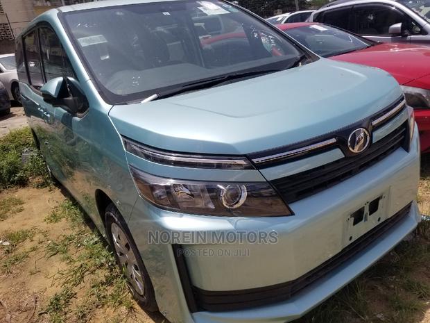 Toyota Voxy 2015 Blue - thumbnail 2