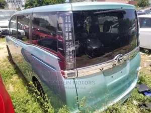 Toyota Voxy 2015 Blue