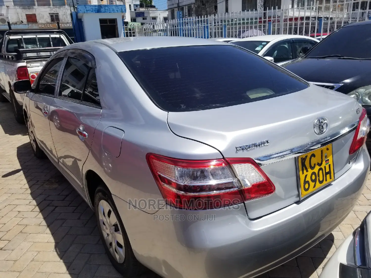 Toyota Premio 1.8 AWD 2013 Silver
