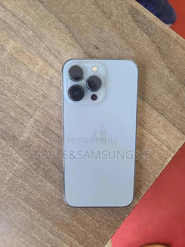 Apple iPhone 13 Pro 256 GB Blue - main view