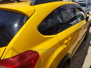 Subaru XV 2015 Yellow