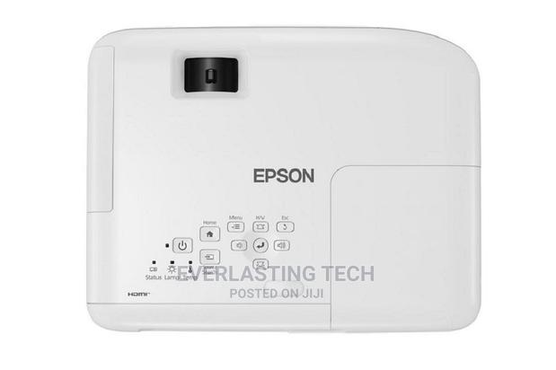 Epson EB-E01 Projector