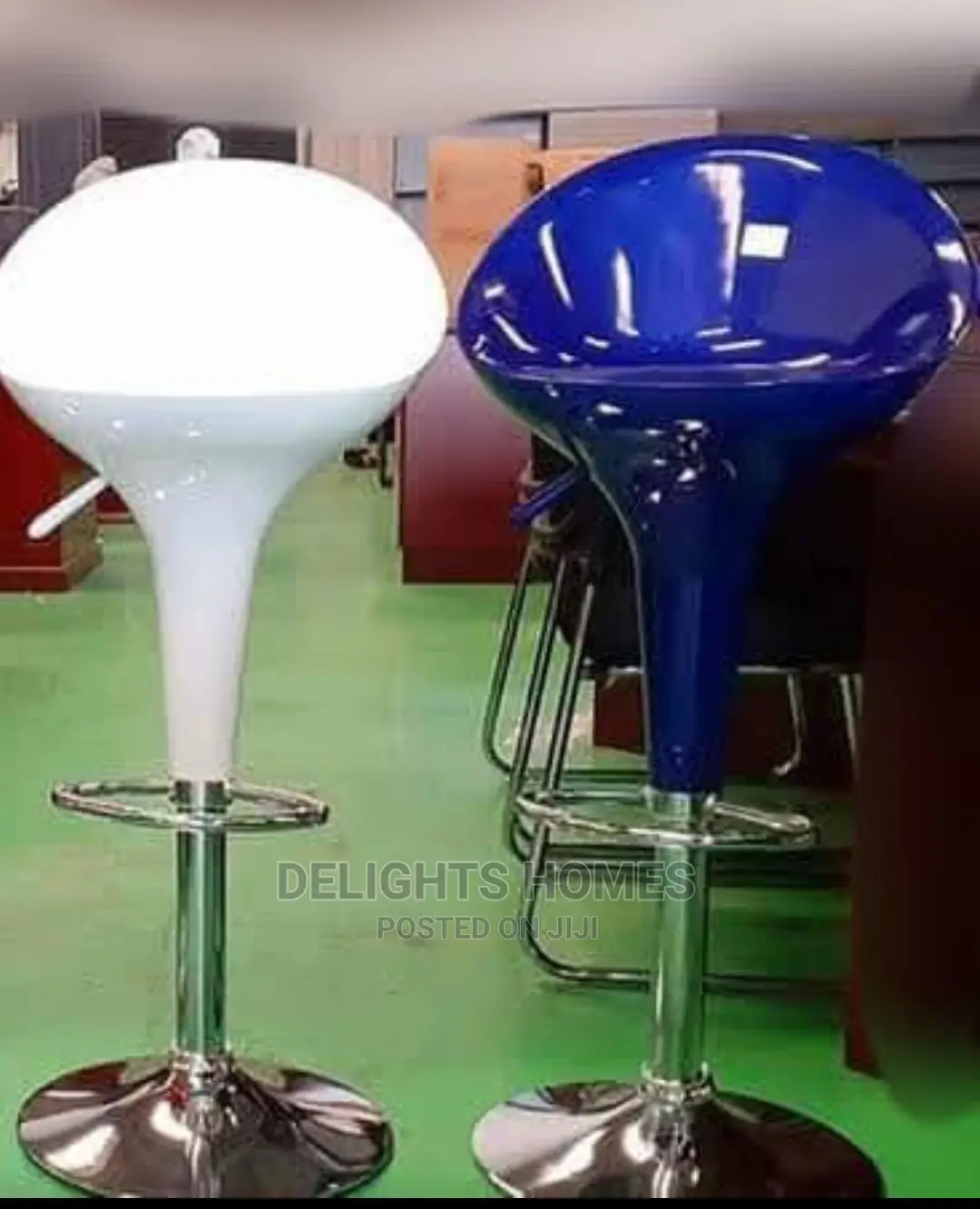 Adjustable Height Bar/Cocktail Stool
