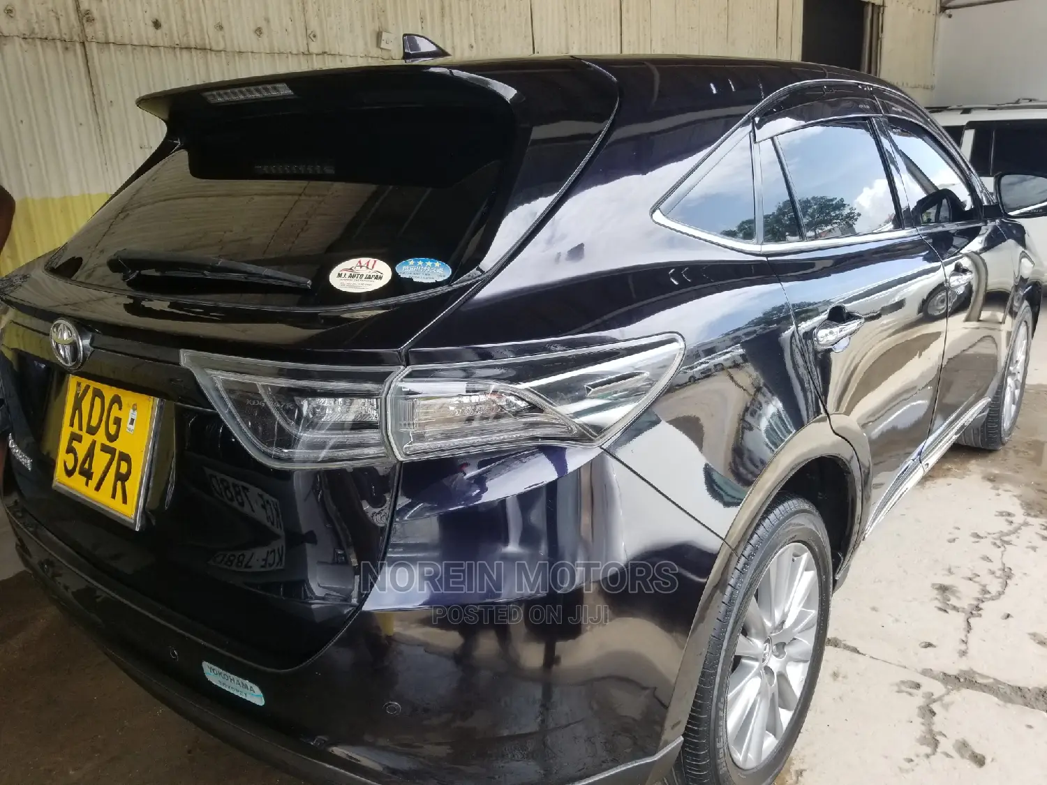 Toyota Harrier 2.0 4WD 2015 Black