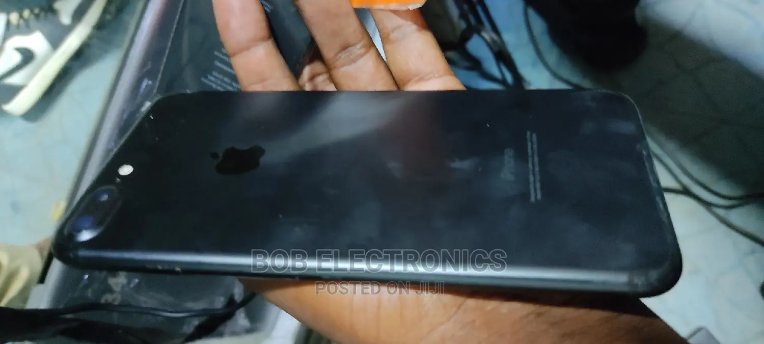 iPhone Battery Replacement Shop