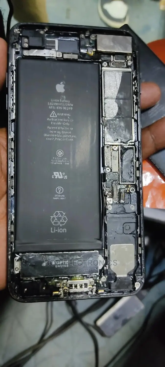 iPhone Battery Replacement Shop