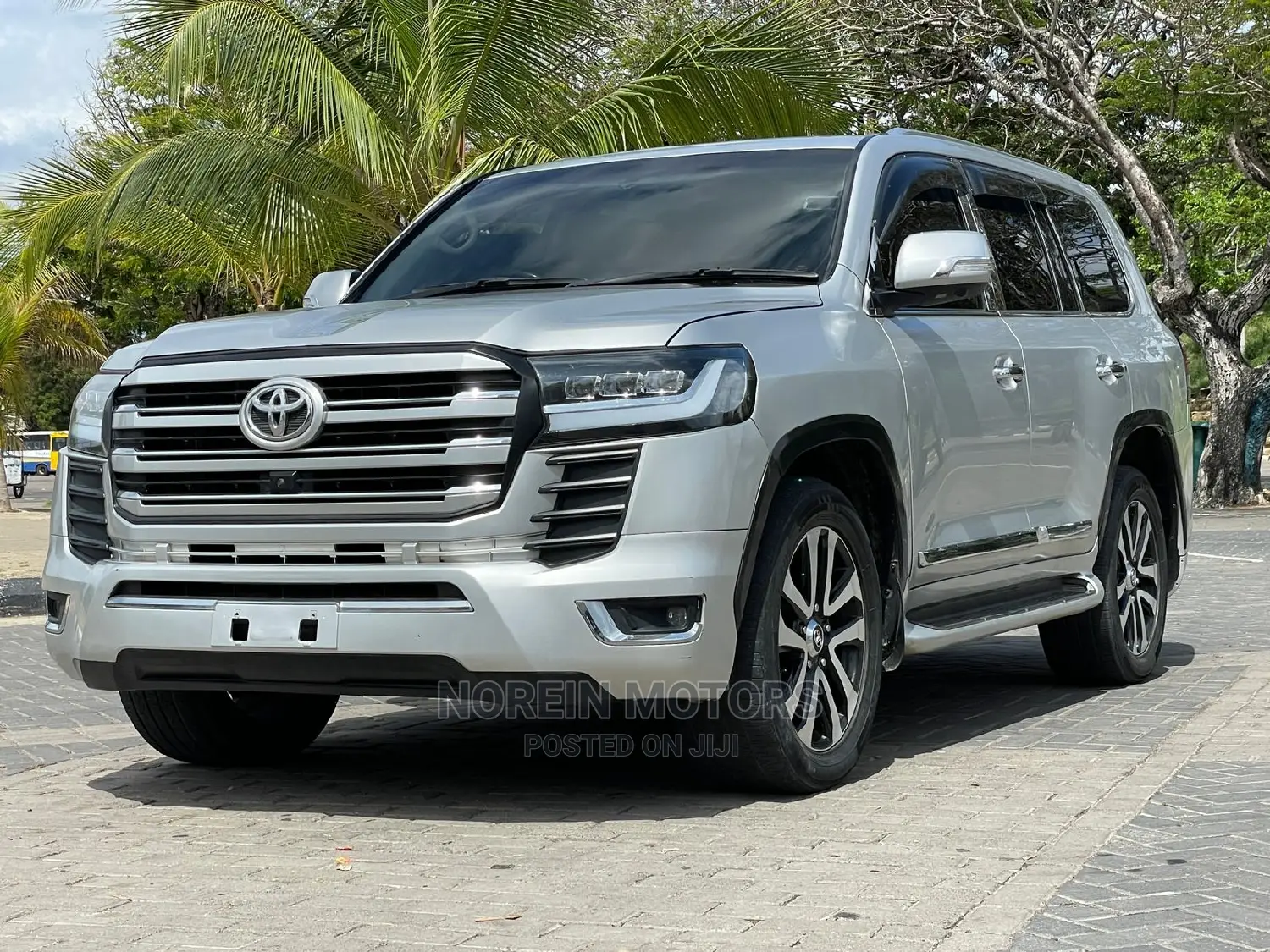 Toyota Land Cruiser 2015 Silver